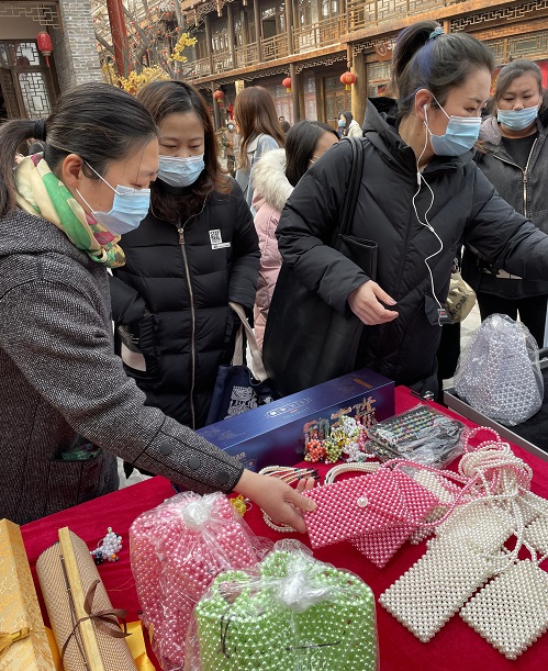 祝福三·八婦女節(jié)，勵志珠珠繡添風采！------記手工之家參加“幸福叢臺、巾幗添彩”手工藝品展