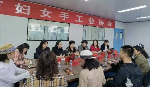 越了解、心越齊------記手工之家參加邯鄲市婦女手工業(yè)協(xié)會走近企業(yè)相關(guān)活動